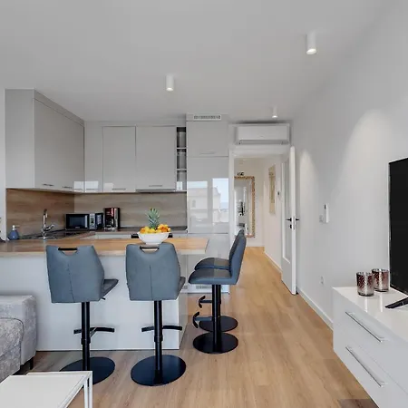 Elite * マカルスカ