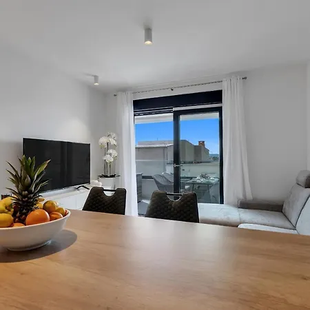 Elite * マカルスカ