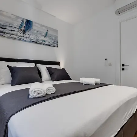 Elite マカルスカ