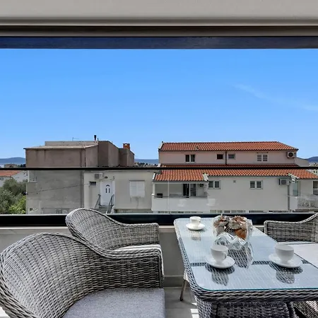 Elite * マカルスカ